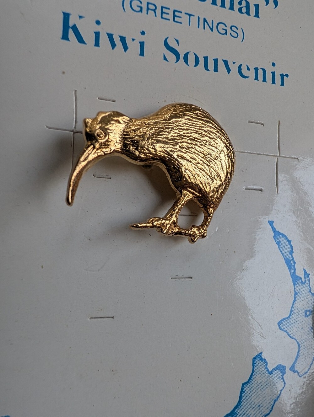 Vintage Rubicon New Zealand Gold Tone Kiwi Bird Souvenir Lapel Pin Carded - Picture 2 of 3